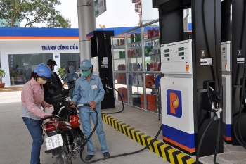 Quỹ bình ổn giá xăng dầu là vùng đệm trước khi dùng công cụ thuế