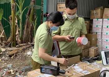 Bắt giữ hàng tấn nguyên liệu chế biến trà sữa không rõ nguồn gốc xuất xứ tại Hà Nội