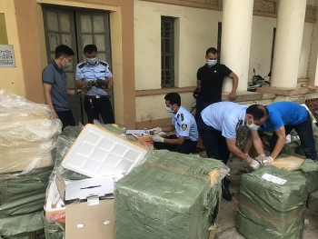 Lạng Sơn: Ngăn chặn gần 1.300 sản phẩm mỹ phẩm không có hóa đơn