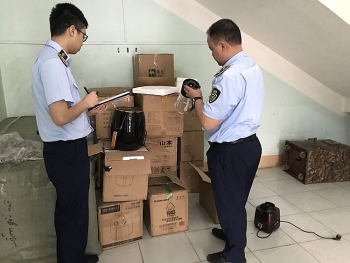 Quản lý thị trường Lào Cai thu giữ lô nồi chiên không dầu, máy làm sữa hạt nhập lậu