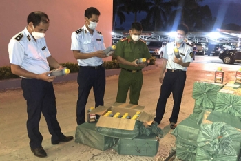 QLTT Lạng Sơn: Tạm giữ số lượng lớn đồ uống và thuốc trừ cỏ không rõ xuất xứ