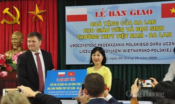 Ba Lan trao tặng thiết bị dạy học cho Trường THPT Việt Nam – Ba Lan