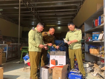 Hà Giang: Tạm giữ lô hàng máy móc có dấu hiệu nhập lậu