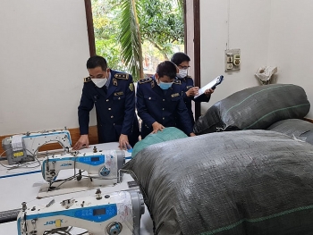 Hải Dương: Phát hiện gần 2.000 áo khoác gia công giả mạo nhãn hiệu Adidas