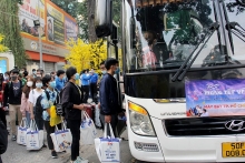 Trao tặng hàng ngàn vé khứ hồi hỗ trợ sinh viên “Mang Tết về nhà” 2023
