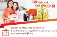 MSB trao lộc xuân cho khách hàng gửi tiền