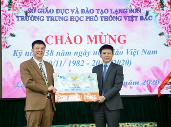PTI và Bưu điện tỉnh Lạng Sơn trao tặng phòng máy tính cho trường THPT Việt Bắc