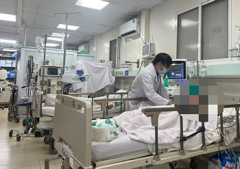 Vụ 8 người nghi do ngộ độc rượu khiến 2 người chết, chuyên gia hoá học nói gì?