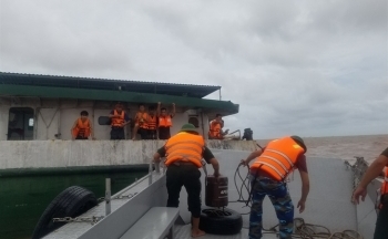 Tàu chở dầu Hà An gặp sự cố ở vùng biển Thái Bình: Ngăn chặn sự cố tràn 1000 tấn dầu