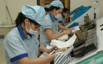 Ngành dệt may: Coi trọng lao động nữ