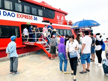 Đưa hàng Việt ra Côn Đảo