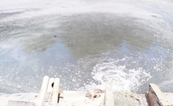 Phát hiện doanh nghiệp xả thải nước chưa qua xử lý ra sông Sa Lung