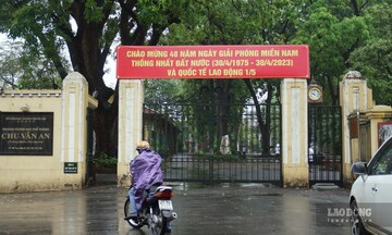 Trường THPT Chu Văn An yêu cầu trả lại 4,5 triệu đồng thu sai quy định cho từng phụ huynh