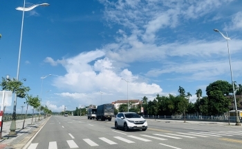 Hệ thống đèn điện trên con đường đẹp nhất Quảng Ngãi đang vô dụng