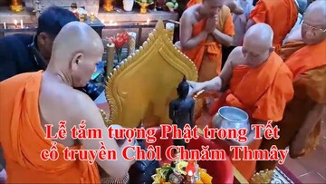 Lễ tắm tượng Phật trong Tết cổ truyền Chôl Chnăm Thmây