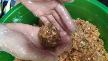 Nguyên liệu bánh trung thu làm trong kho ẩm thấp, chỉ bán online để né QLTT