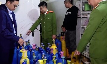 Triệt phá kho trung chuyển khí cười N2O ở Hà Nội