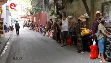 Những khuất tất sau vụ ngộ độc cơm từ thiện