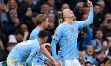 Man City ngược dòng trước MU nhờ pha lập công của Haaland và Foden