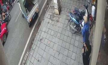 Hà Nội: Xe bán tải chạy trốn công an, gây tai nạn hàng loạt