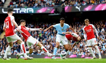 Man City hòa kịch tính Arsenal