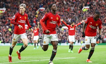 MU hòa kịch tính trước Liverpool