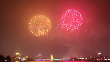 Pháo hoa rực sáng trời đêm Việt Trì dịp Giỗ Tổ Hùng Vương