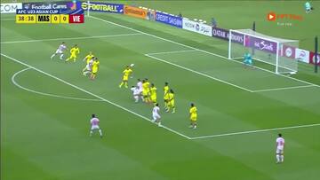 Quá đẹp: Siêu phẩm sút phạt, 10 điểm không có...nhưng của Văn Khang