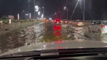 Hà Nội: Cầu Vĩnh Tuy cũng ngập sâu sau trận mưa lớn