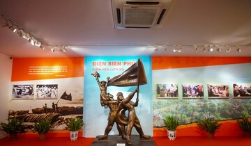 Triển lãm “Điện Biên Phủ - Điểm hẹn lịch sử”
