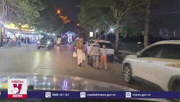 Bất lực trước doanh nghiệp chăng dây thu tiền trên vỉa hè, lòng đường