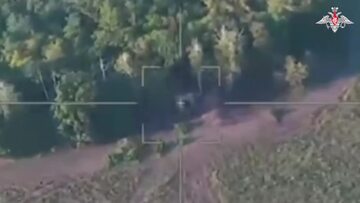 Video UAV cảm tử Lancet Nga phá hủy lựu pháo M777 của Ukraine