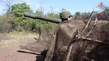 Video pháo chống tăng MT-12 Rapira huyền thoại Liên Xô tập kích các mục tiêu Ukraine