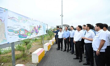 Bộ trưởng Nguyễn Hồng Diên thị sát tại Cửa khẩu quốc tế đường bộ số II Kim Thành