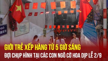 Giới trẻ xếp hàng từ 5 giờ sáng đợi chụp hình tại các con ngõ cờ hoa dịp lễ 2/9