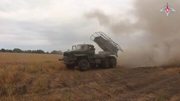Pháo phản lực BM-21 Grad của Nga công phá các mục tiêu ở Ukraine