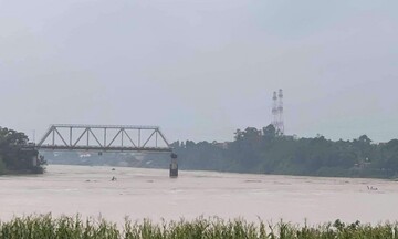 Người dân Phú Thọ bất lực khi chứng kiến cầu Phong Châu sập