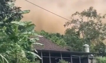 Quả đồi ở Yên Bái sập xuống, 70 người tháo chạy khỏi thôn