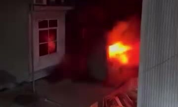 Video: Lửa thiêu rụi nhiều xưởng gỗ ở xã Hữu Bằng