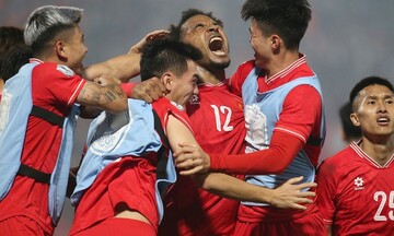 Xuân Son ghi cú đúp, Việt Nam dẫn trước Thái Lan 2-0