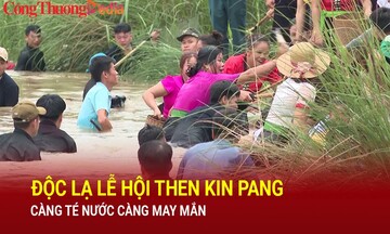 Độc lạ lễ hội Then Kin Pang - càng té nước, càng may mắn