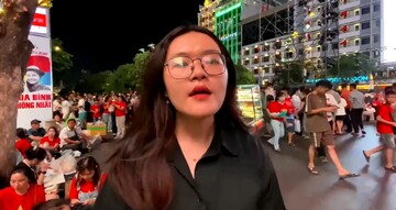 Bạn Phương Nhung ở Bình Dương có mặt từ rất sớm và thấy tự hào vì có mặt trong không khí đặc biệt này