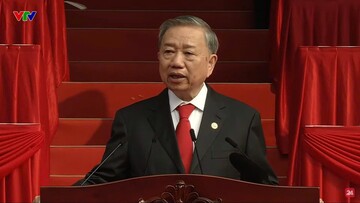 Tổng Bí thư Tô Lâm thay mặt lãnh đạo Đảng, Nhà nước trao tặng danh hiệu Anh hùng Lao động cho Đảng bộ, chính quyền và nhân dân TP.HCM