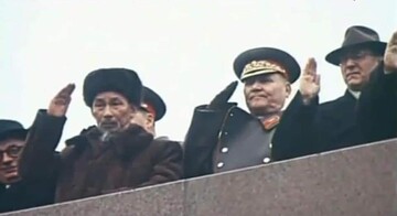 Bác Hồ dự Lễ duyệt binh Kỷ niệm 40 năm Cách mạng Tháng Mười 1957