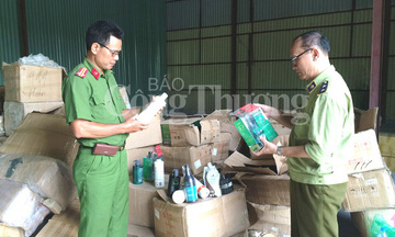 Hà Nội: Thu giữ lượng lớn mỹ phẩm nhập lậu không rõ nguồn gốc