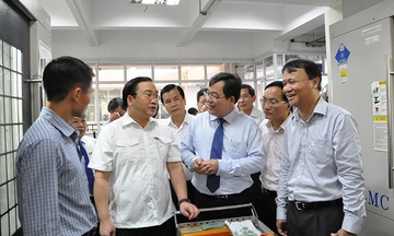 Lãnh đạo Hà Nội thăm và làm việc tại Trường đại học Công nghiệp