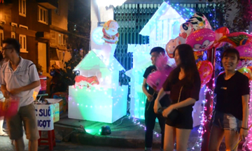 Sinh viên Sài Gòn tranh thủ kinh doanh dịp Noel