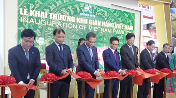 Phó Thủ tướng Vũ Đức Đam khai trương Khu gian hàng Việt Nam tại CAEXPO 2019