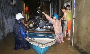 Bão số 1 giật cấp 13 trên Biển Đông, Đà Nẵng ngập nặng sau mưa lớn