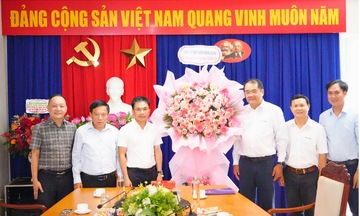 Công ty Thủy điện Sông Bung đến thăm, chúc mừng các cơ quan báo chí
